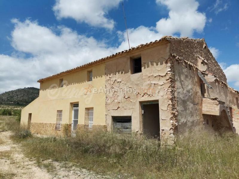 CASA DE CAMPO-MASÍA EN VENTA EN YECLA MURCIA