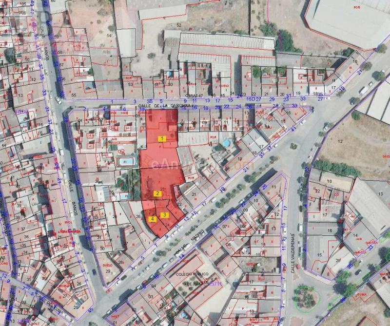 SOLAR A DOS CALLES DE 1750 M, ACTUALMENTE DEDICADO A GARAJES